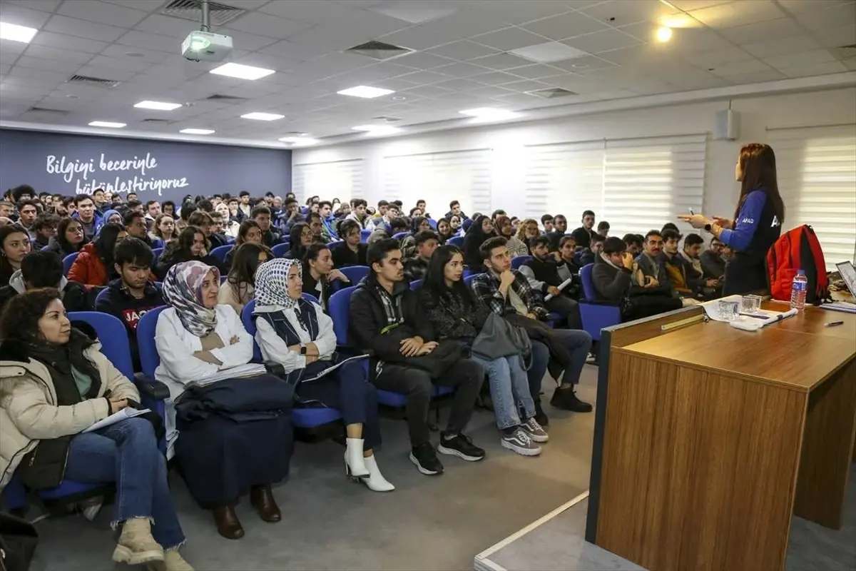 SUBÜ\'de afet farkındalık ve gönüllülük eğitimi gerçekleştirildi