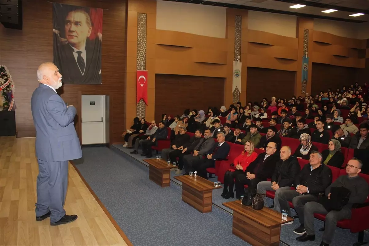 Suluova\'da "Canlılarda Yaşam İçgüdüsü" konulu konferans düzenlendi