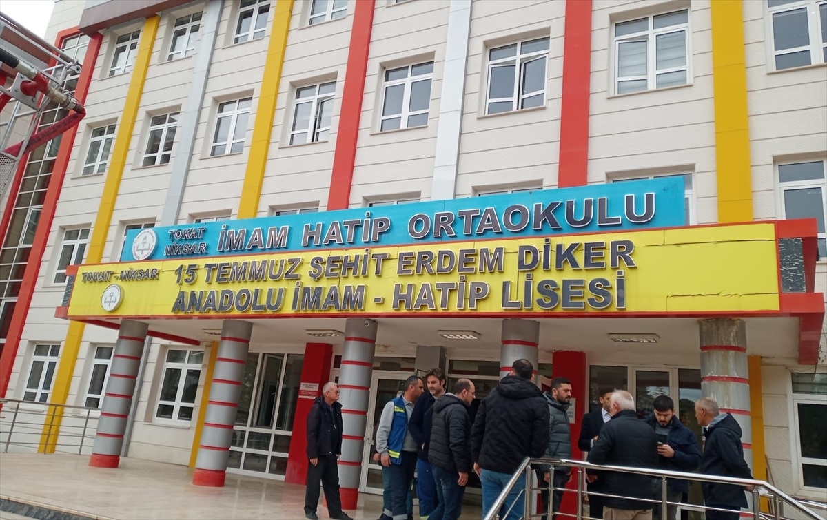 Tokat\'ta okul binasında çıkan yangın söndürüldü