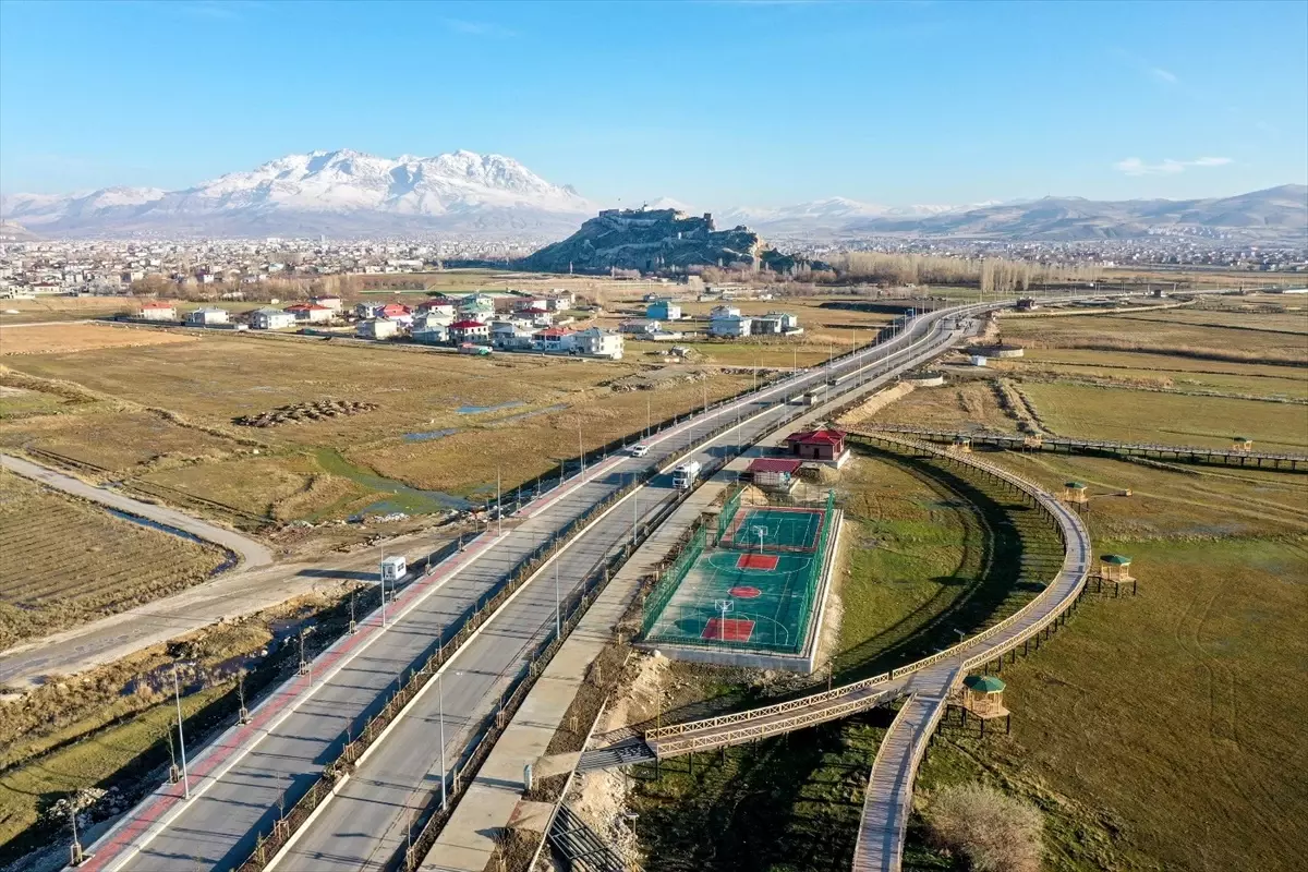 Van\'da sahil yolu ve sahil parkı açılışa hazırlanıyor