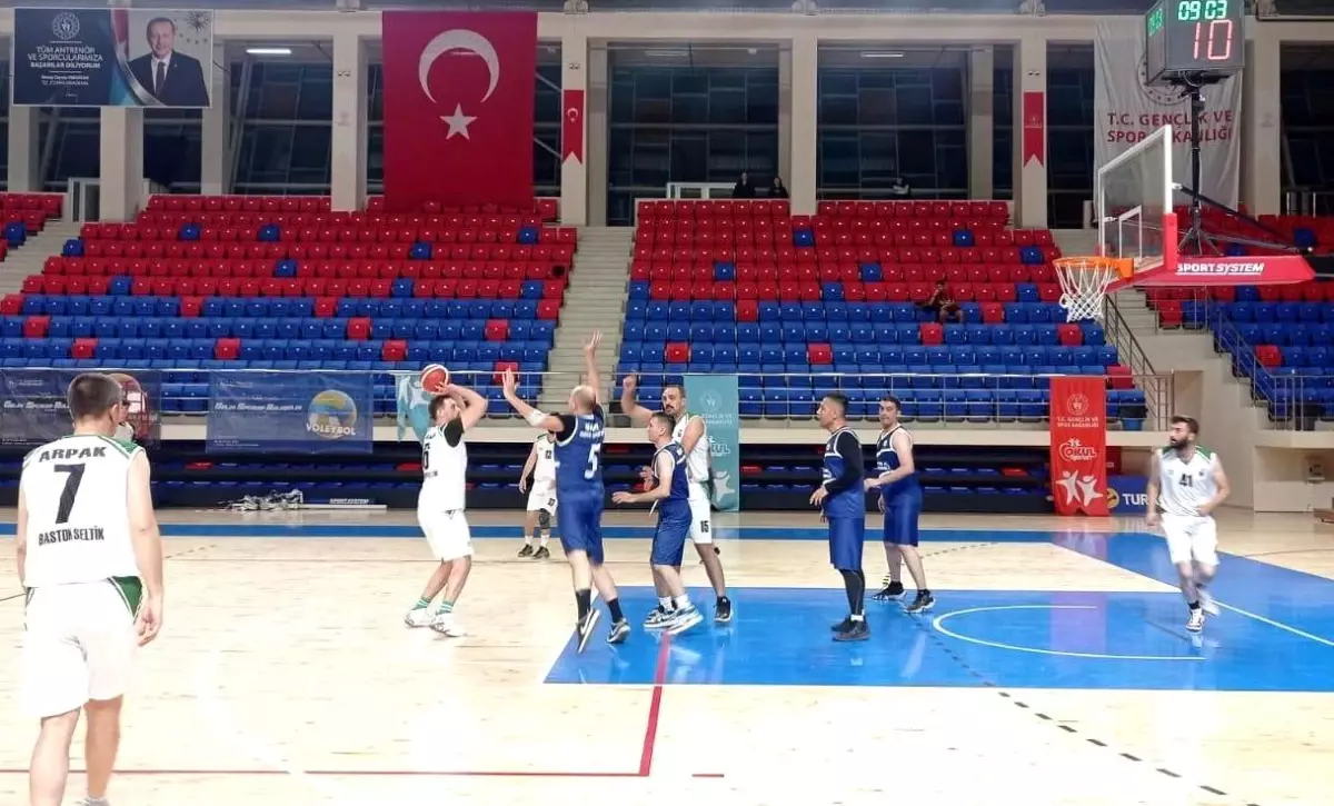 Niğde\'de Veteran Basketbol Turnuvası Sonuçlandı