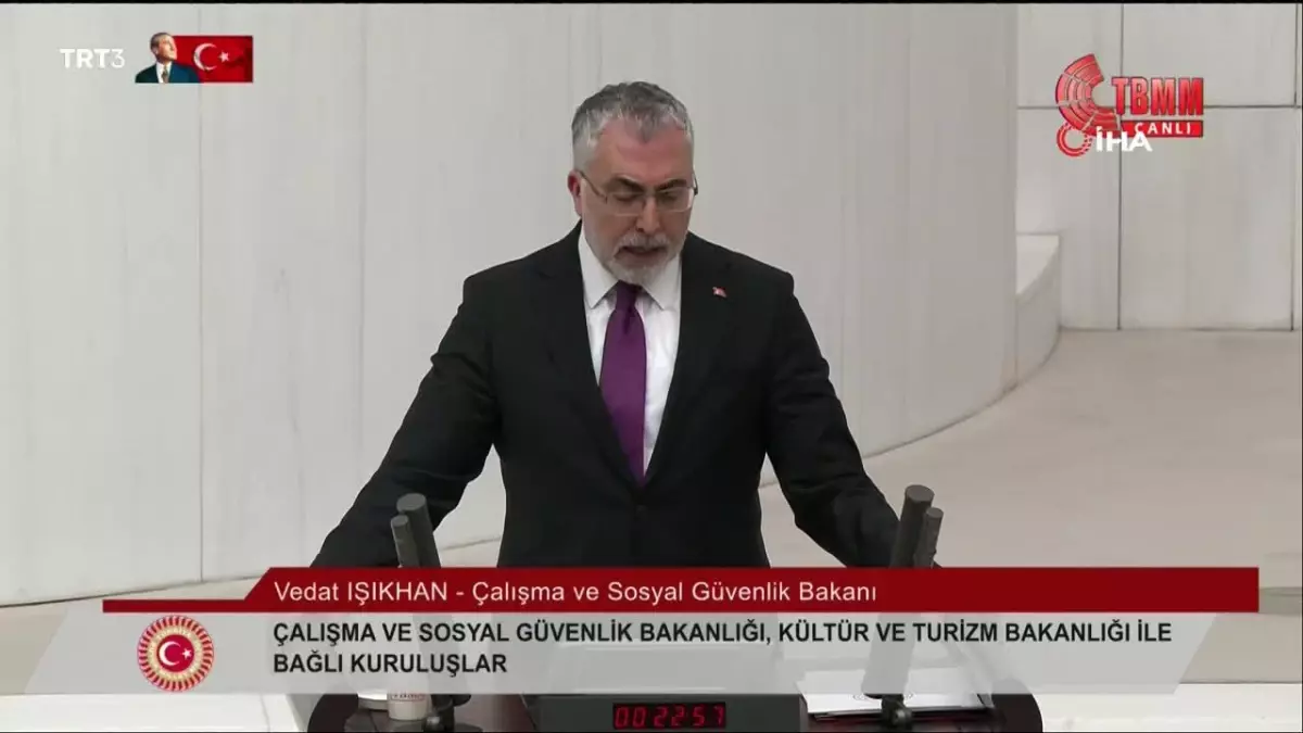 Bakan Işıkhan: "Asgari ücretin herkesin mutabık kaldığı bir ücret seviyesi olmasını ümit ediyoruz"