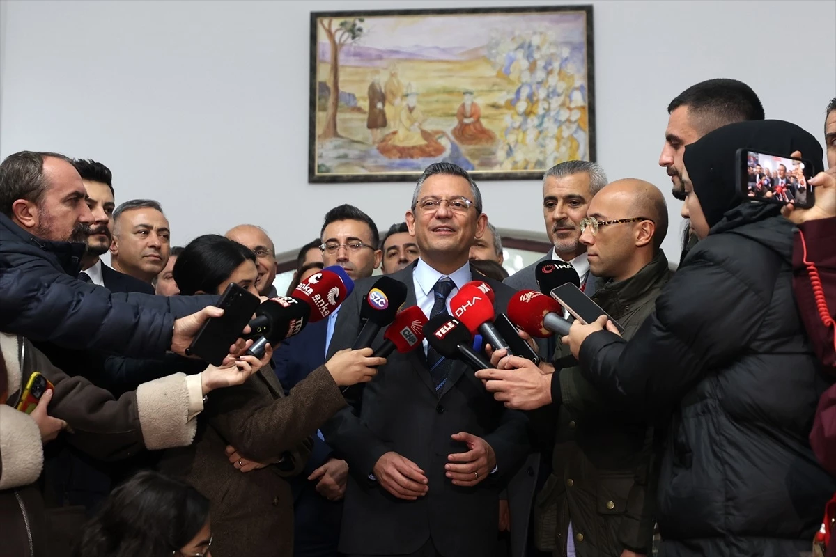 CHP Genel Başkanı Özgür Özel, Nevşehir\'de gazetecilerin sorularını cevapladı Açıklaması