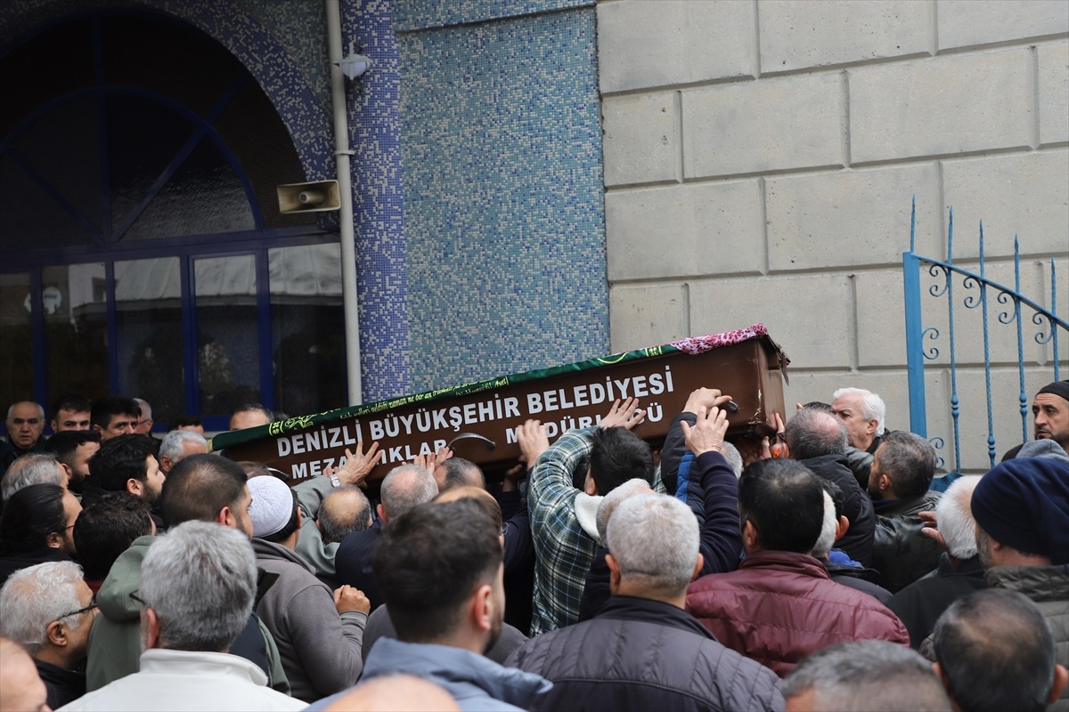 Denizli\'de otomobil çarpması sonucu bir kişi hayatını kaybetti