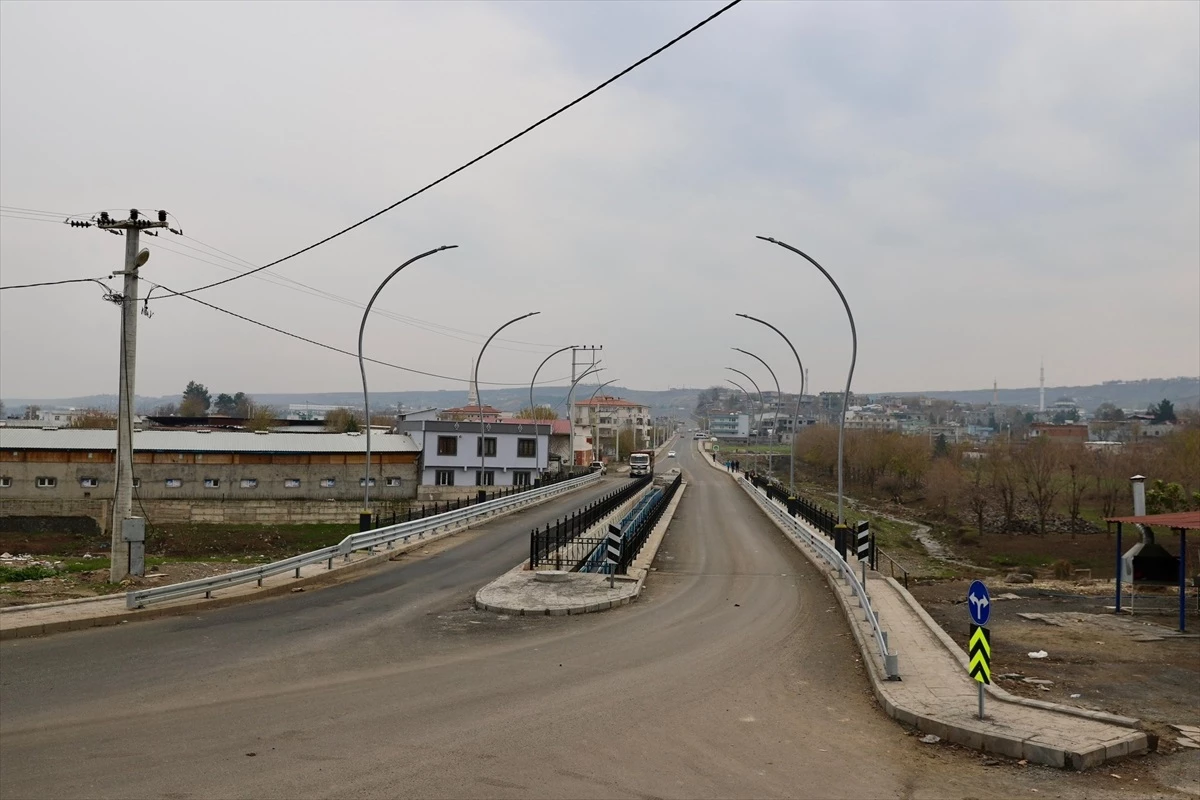 Diyarbakır Büyükşehir Belediyesi Çarıklı Köprüsü\'nü tamamlayarak hizmete açtı