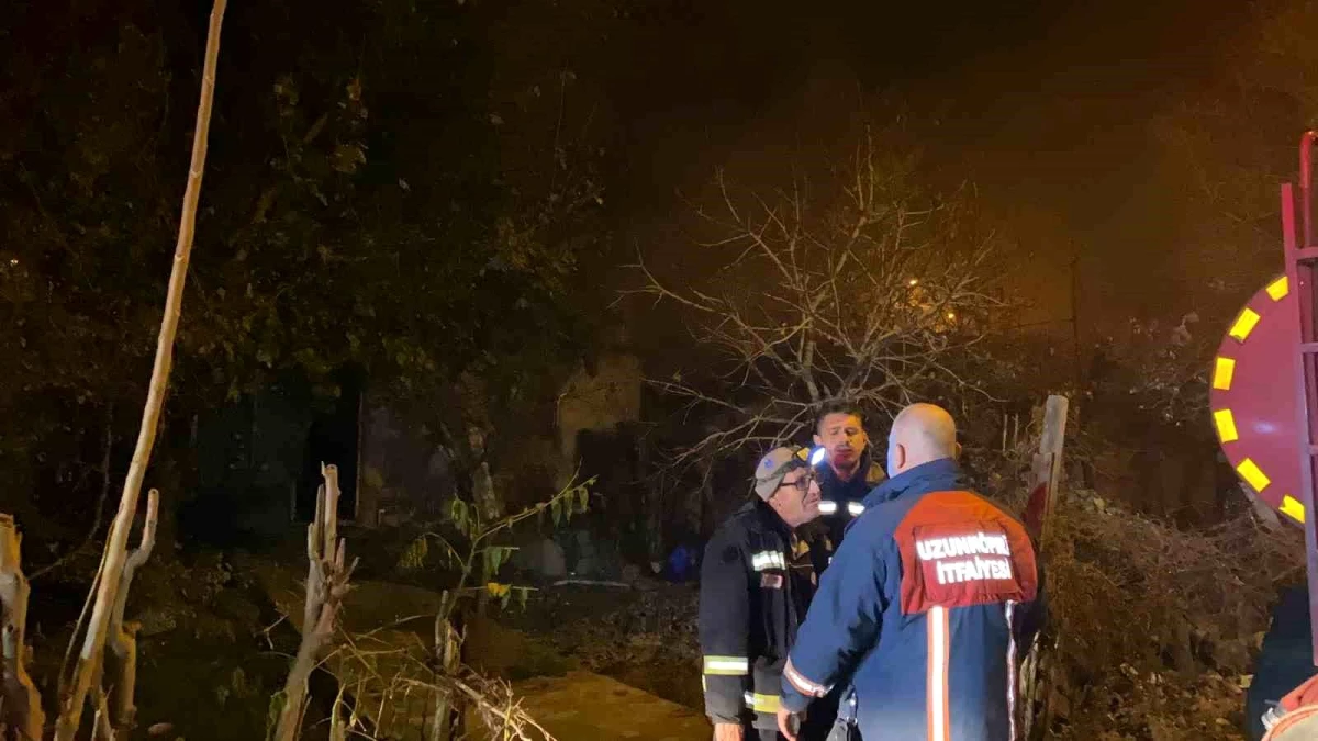 Edirne\'de elektrikli sobadan çıkan yangında mahsur kalan kişi kurtarıldı