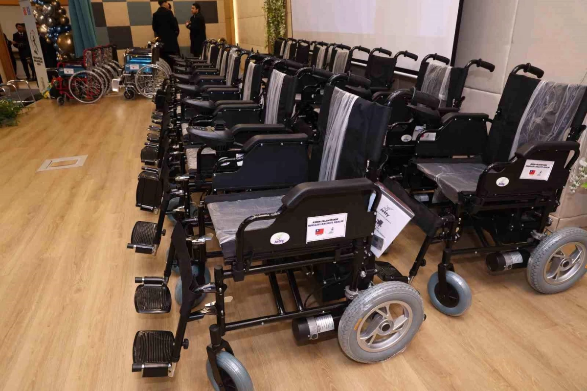 Gaziantep\'te Engelli Bireylere Medikal Malzeme Dağıtıldı