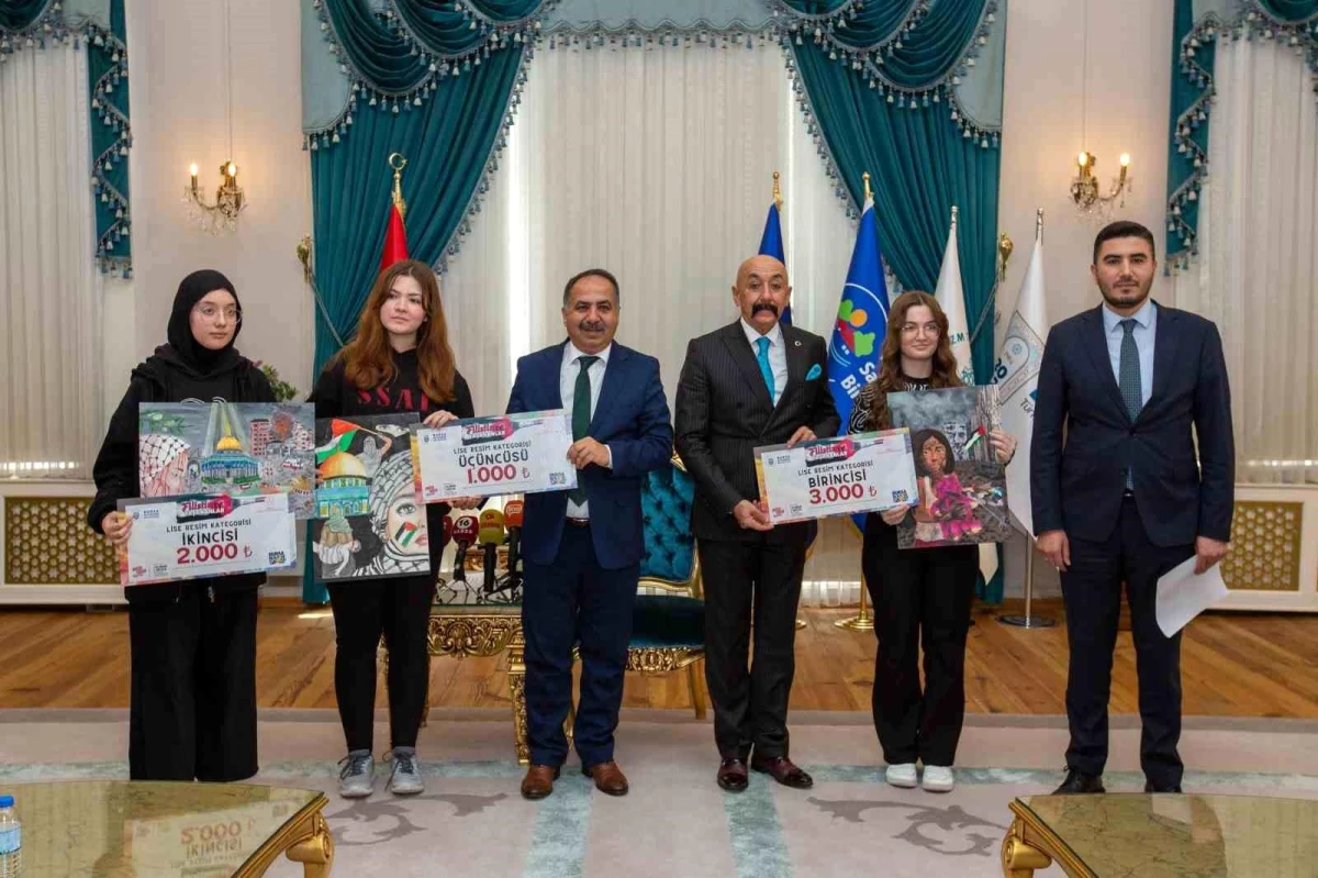 Bursa\'da Filistin ve Yaşananlar Konulu Resim ve Şiir Yarışması Ödülleri Verildi