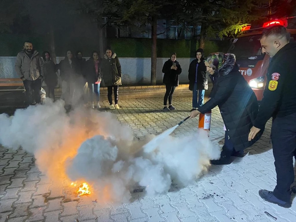 İskilip Kız Öğrenci Yurdu\'nda Yangına Müdahale Eğitimi Verildi