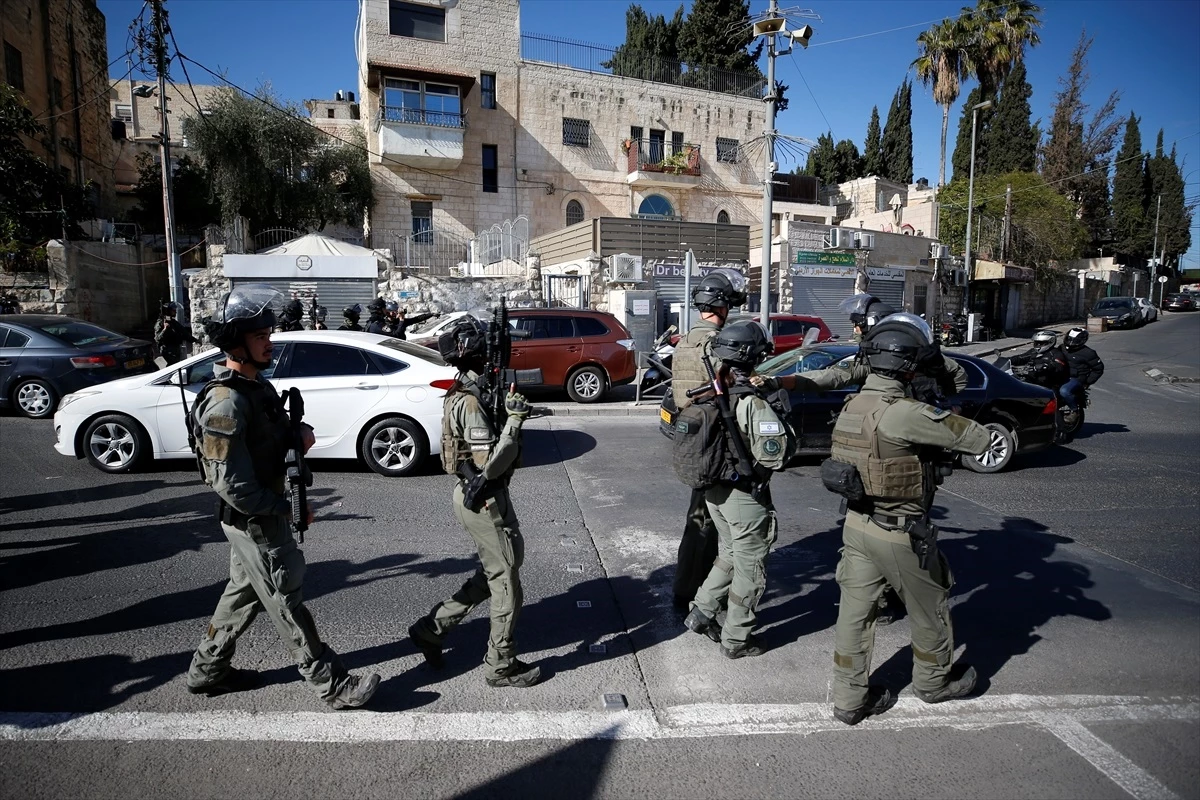 İsrail Polisi, Mescid-i Aksa\'da Cuma Namazını Engelliyor