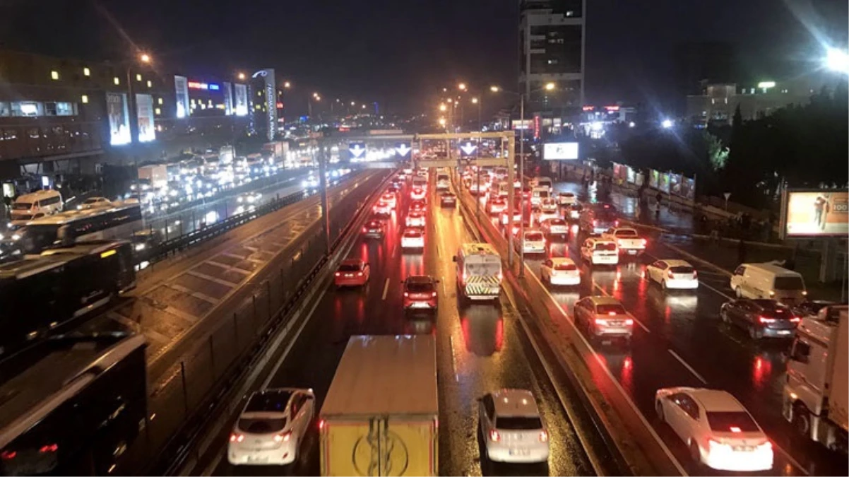 İstanbul\'da akşam trafik yoğunluğu yüzde 89\'a ulaştı