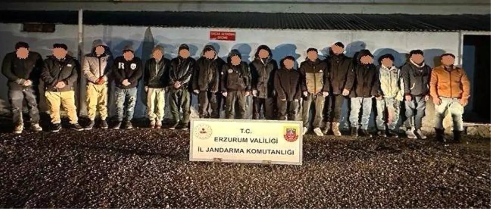 Erzurum\'da göçmen kaçakçılığı operasyonu: 4 şüpheli ve 12 Afganistan uyruklu yakalandı