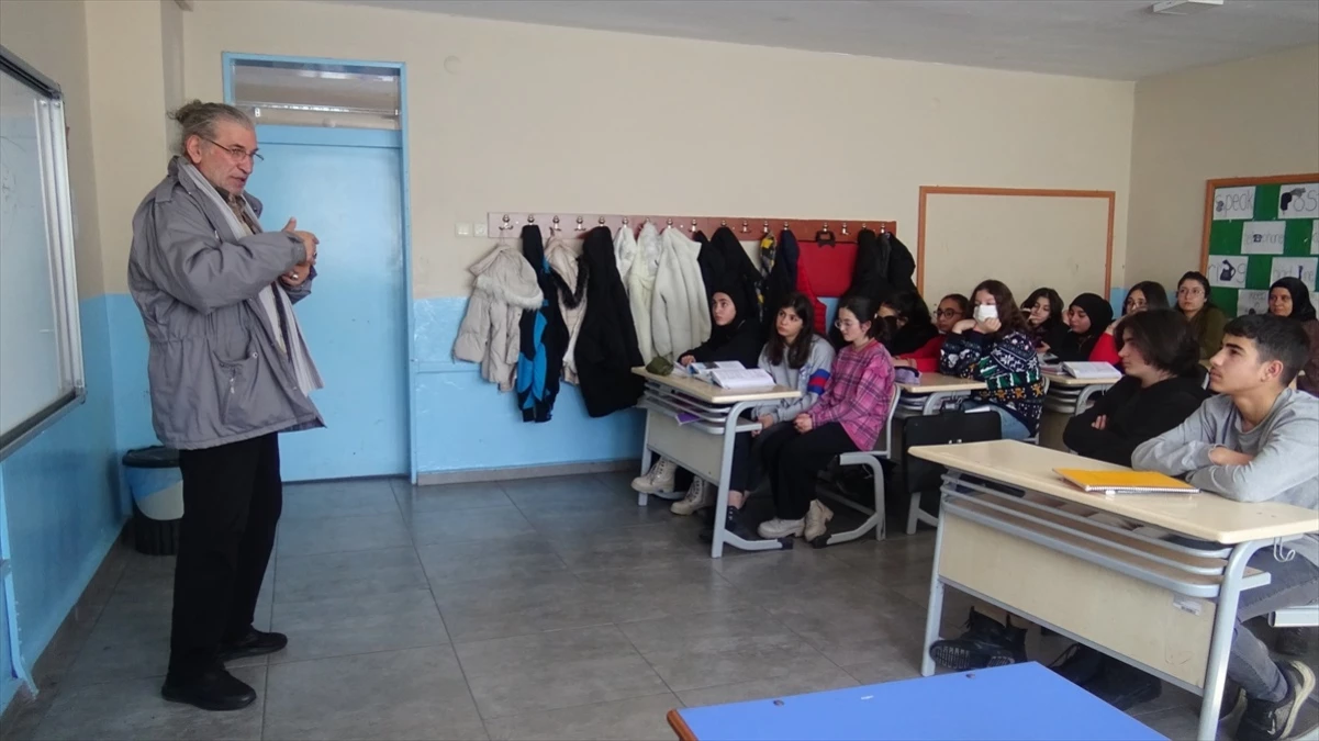 Kars\'ta öğrencileri bilinçlendirmek için "Sarıkamış Harekatı" konferansı veriliyor