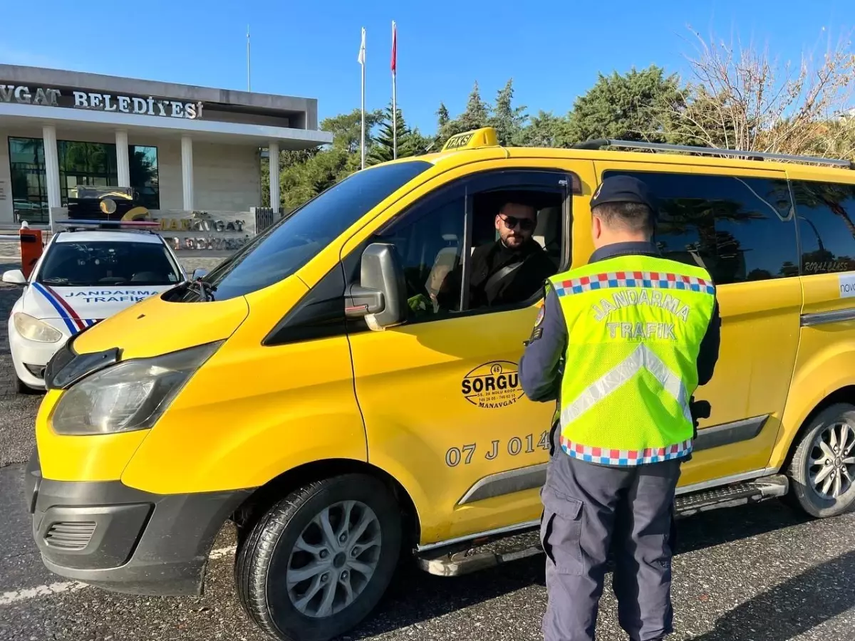 Antalya\'da 35 taksi sürücüsüne trafik cezası