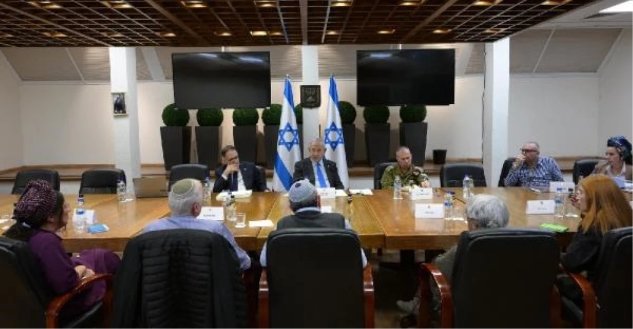 Netanyahu, İsrail askerlerinin aileleriyle bir araya geldi