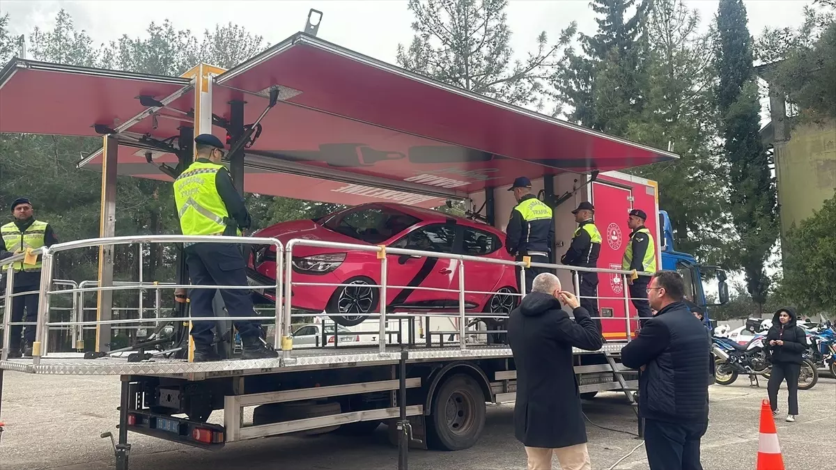 Ellek beldesinde öğrencilere emniyet kemerinin önemi anlatıldı