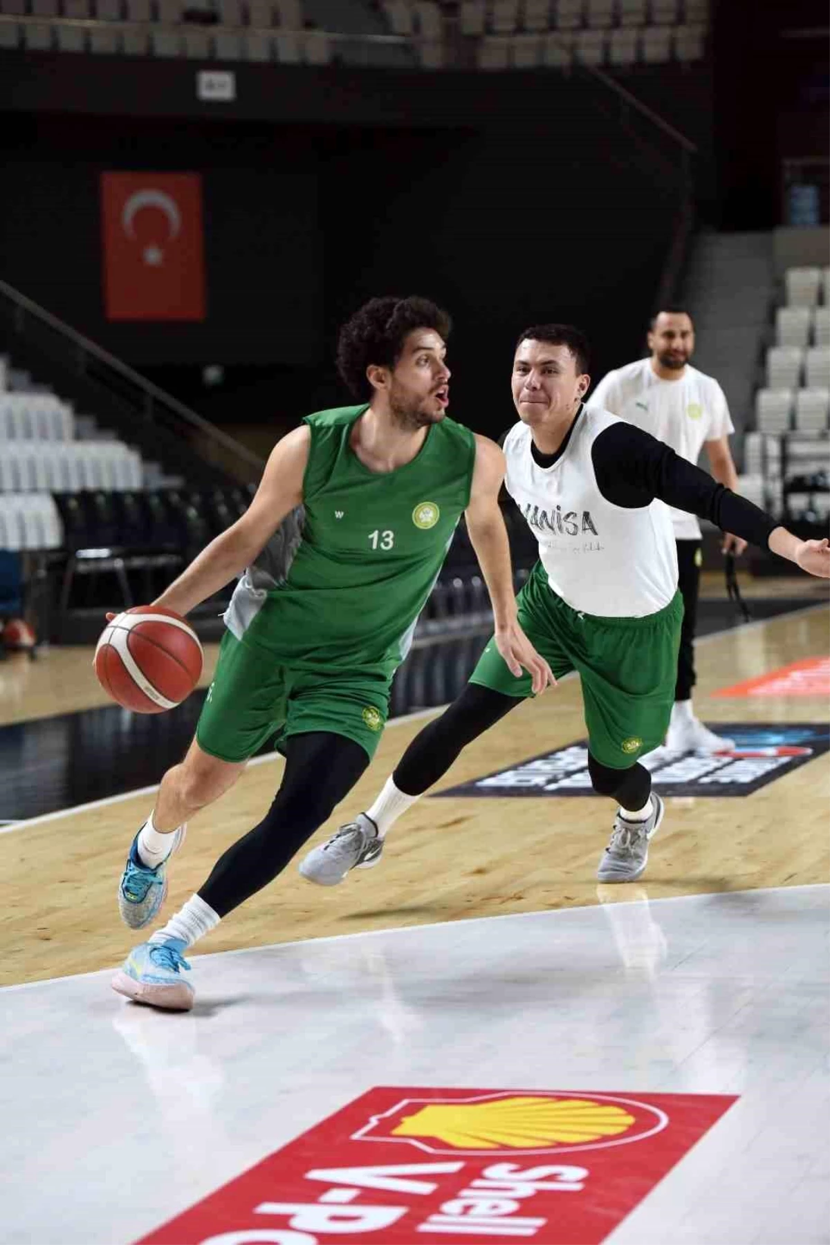 Manisa Büyükşehir Belediyespor Basketbol Takımı İstanbul\'a gitti