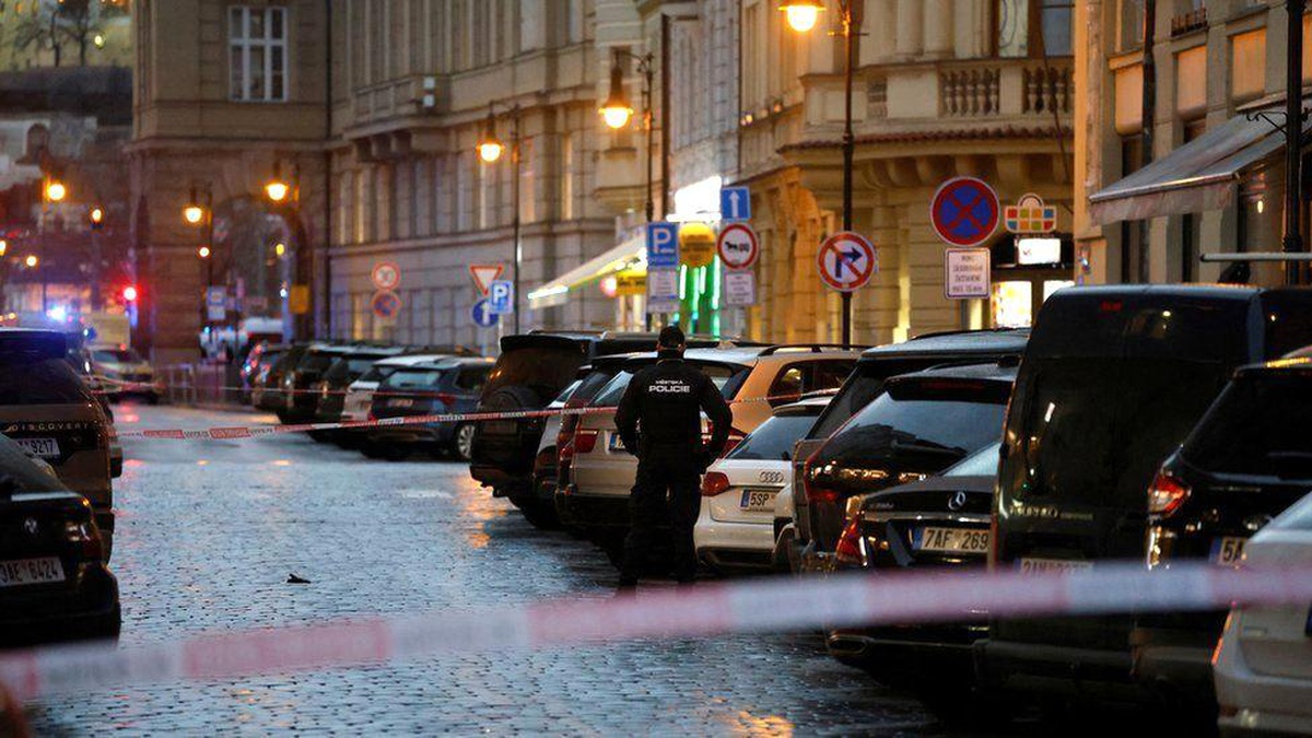 Prag\'da Üniversite Yakınında Silahlı Saldırı: 14 Ölü