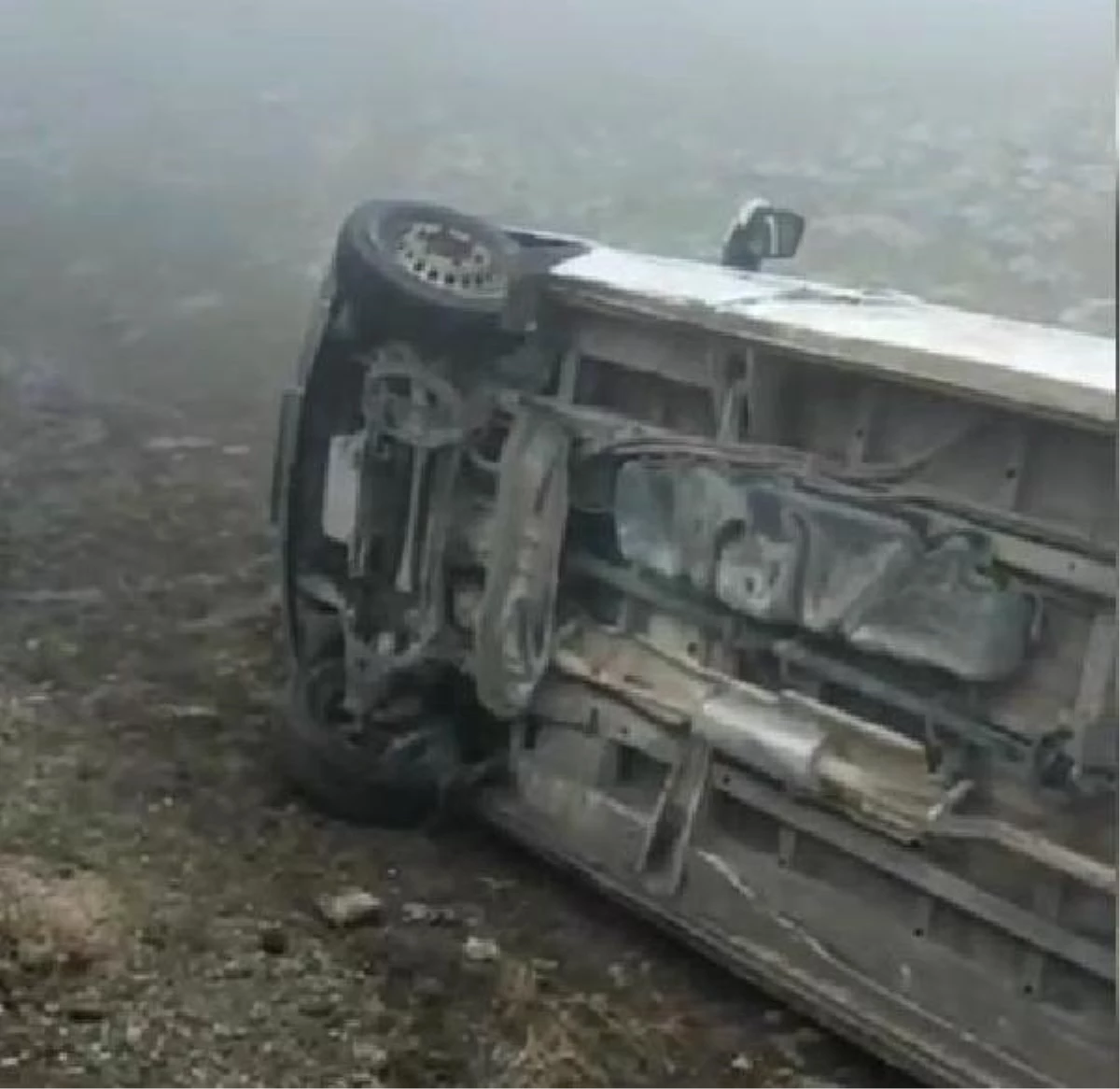 Şanlıurfa\'da yoğun siste servis minibüsü şarampole devrildi: 8 öğretmen yaralandı