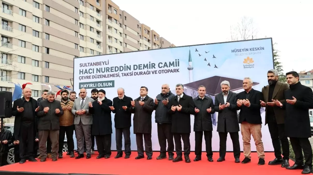 Sultanbeyli\'de Hacı Nureddin Demir Camii dualarla açıldı