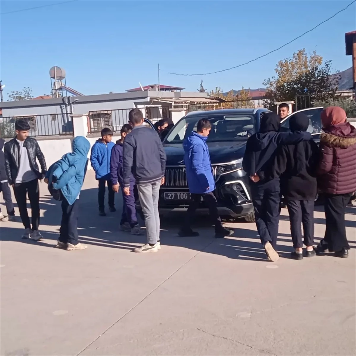Türkiye\'nin yerli otomobili Togg, İslahiye\'de öğrencilere tanıtıldı