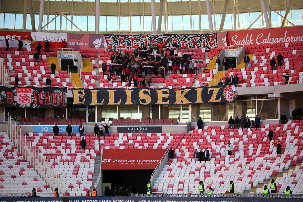 Sivasspor-İstanbulspor maçında az sayıda taraftar