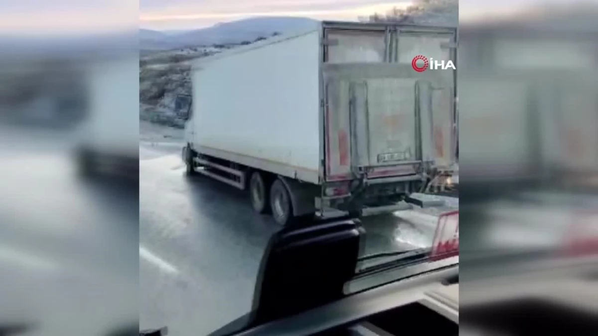 Ankara-Kalecik Karayolunda Buzlanma Nedeniyle Trafik Kazaları