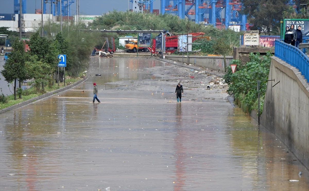 Beyrut\'ta sağanak yağış taşkınlara neden oldu