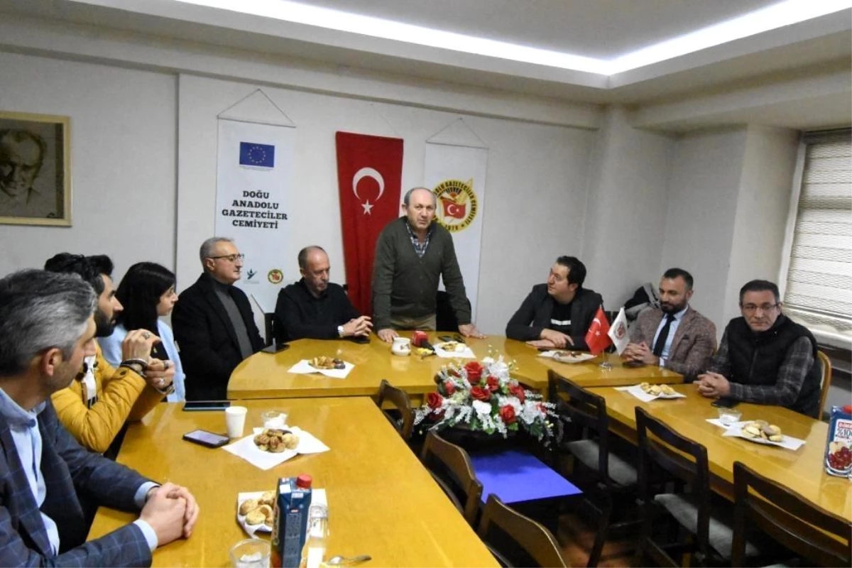 Doğu Anadolu Gazeteciler Cemiyeti\'nden ödül töreni