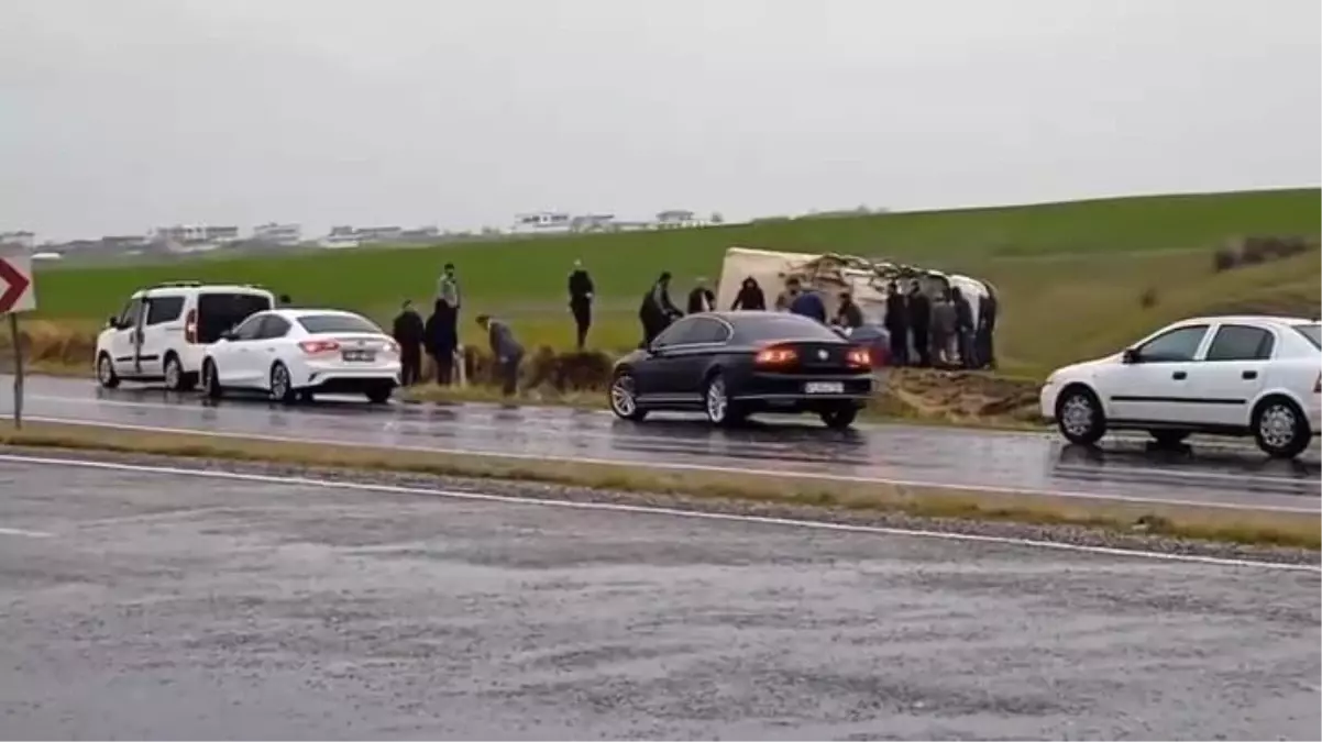 Diyarbakır Silvan karayolunda kamyonet takla attı, 5 kişi yaralandı