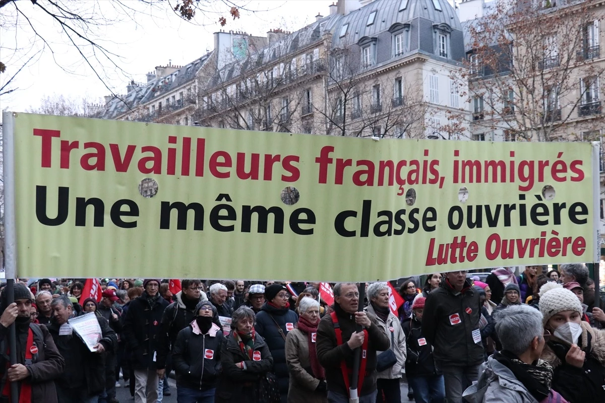 Fransa\'da göç yasa tasarısına karşı gösteri düzenlendi