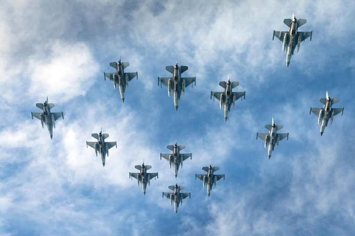 Hollanda, Ukrayna\'ya F-16 savaş uçakları gönderecek