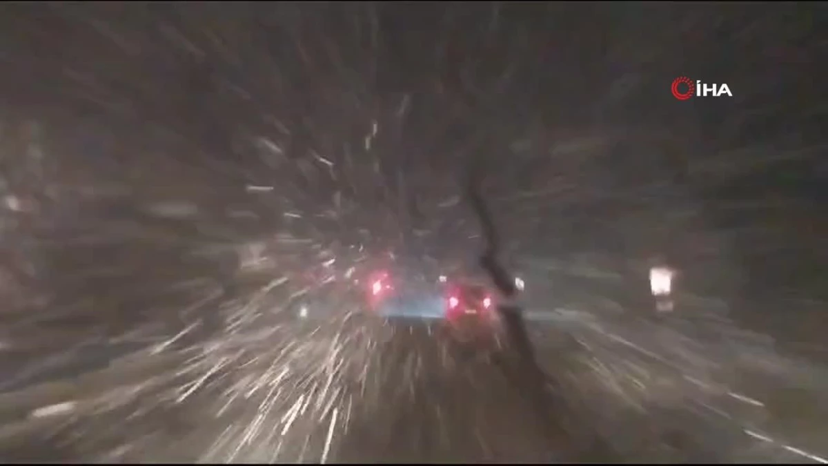 Karadeniz\'i İstanbul\'a bağlayan yolda kar yağışı etkili