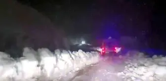 Karda mahsur kalan hamile kadın 3 saatlik çalışma sonrası kurtarıldı