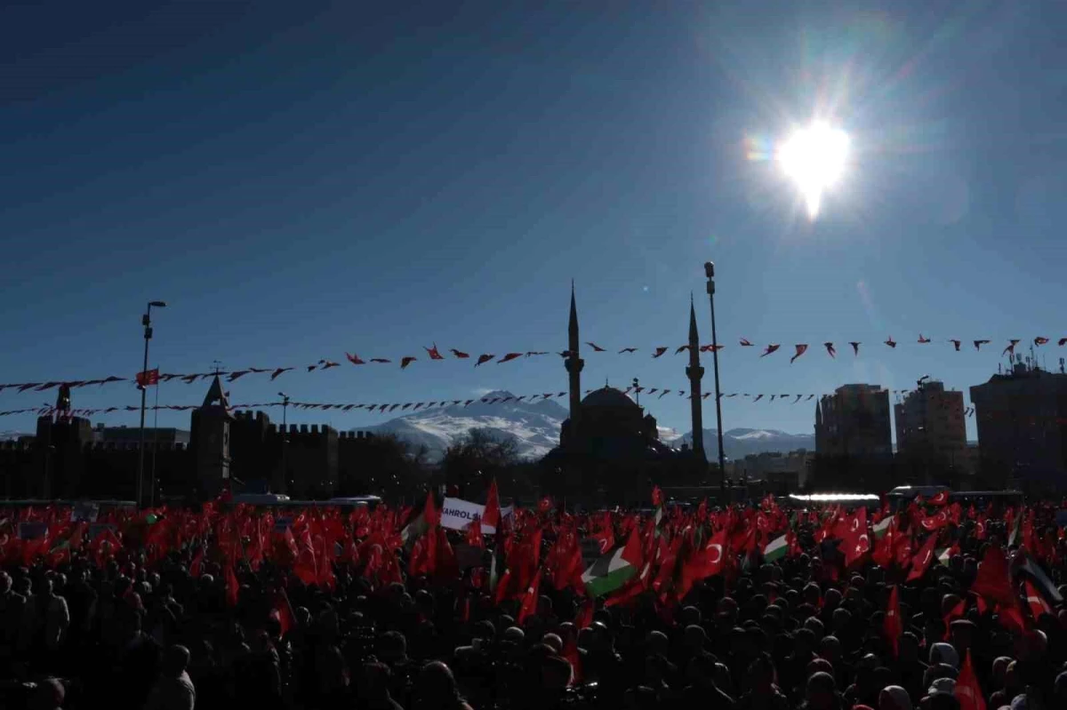 Kayseri\'de binlerce kişi Filistin\'e özgürlük için yürüdü