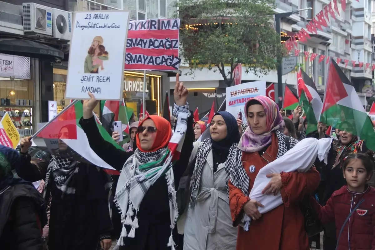 Samsun\'da İsrail\'in Gazze\'ye yönelik saldırıları protesto edildi
