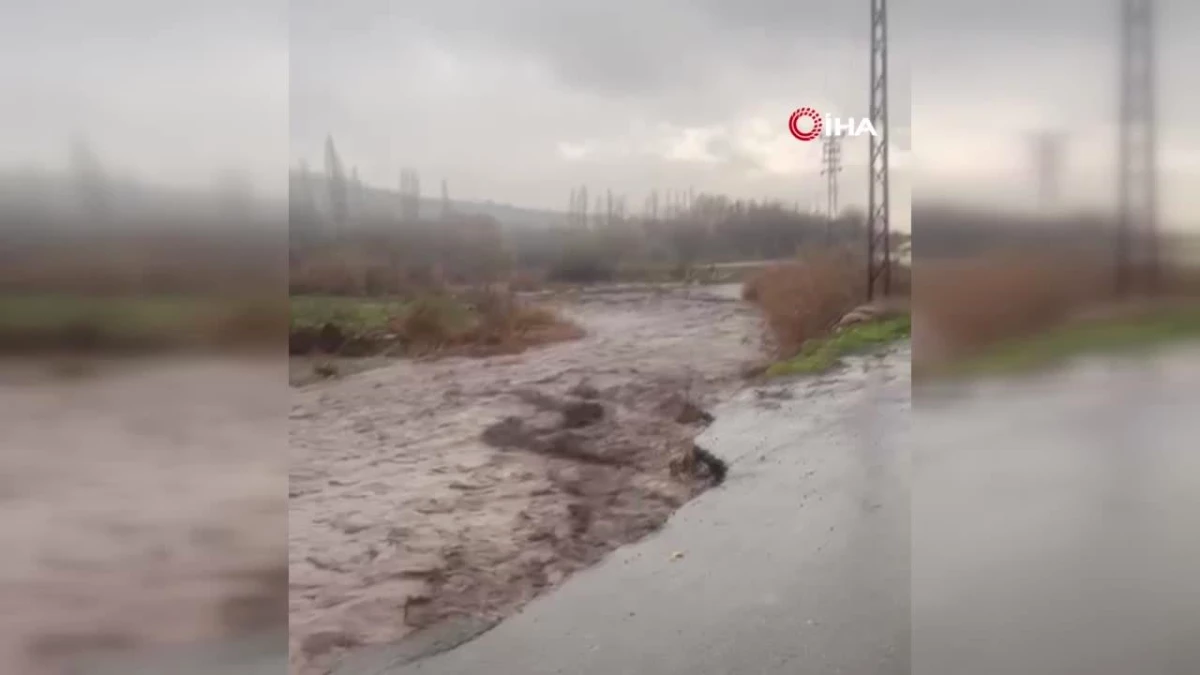 Şırnak\'ta sağanak yağış: dereler taştı, yol çöktü