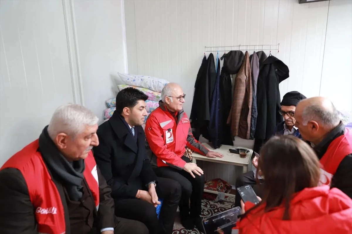 Türk Kızılay, Doğanşehir\'deki depremzedelere yardım ulaştırdı