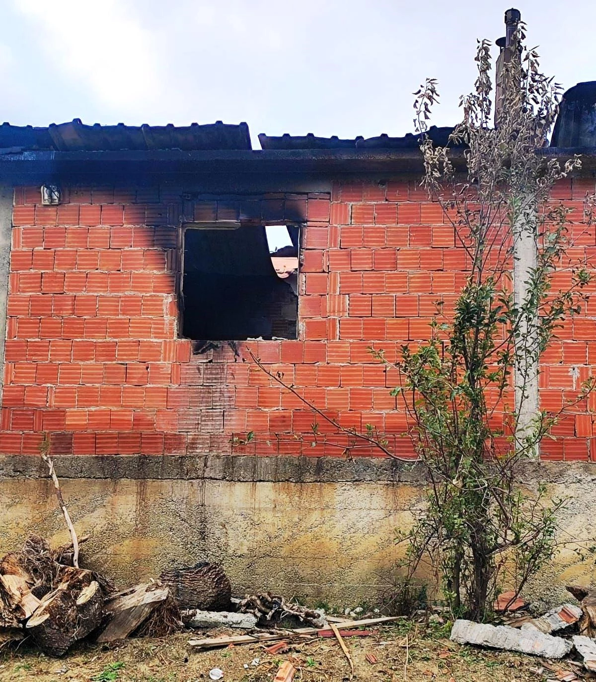 Samsun\'da yangında annesini kaybeden vatandaş yardım bekliyor