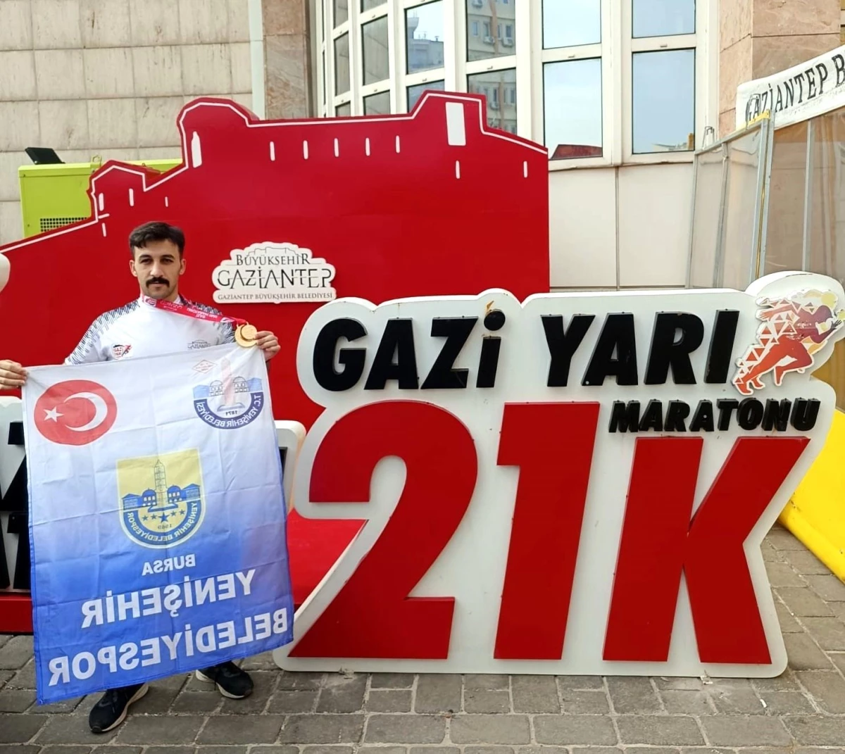 Yenişehir Belediyespor Antrenörü İsmet Özler Gaziantep Yarışında Birinci Oldu