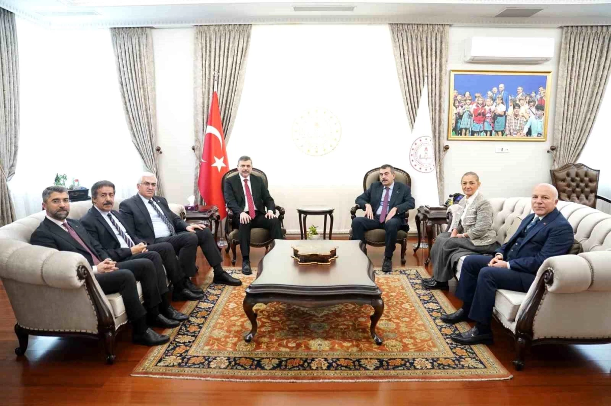 Erzurum Valisi Mustafa Çiftçi, Ankara\'da Milli Eğitim Bakanı Yusuf Tekin ve Milli Savunma Bakanı Yaşar Güler\'i ziyaret etti