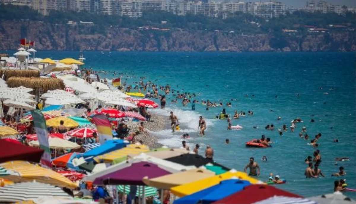 Antalya\'da 15 Milyon 200 Bin Turist Sayısı Geçildi