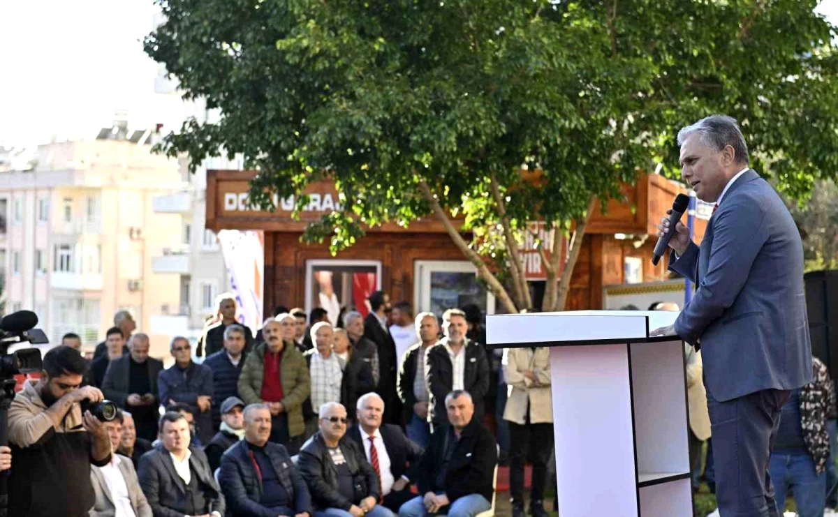 Muratpaşa Belediye Başkanı Ümit Uysal, 108 taksi durağının toplu açılışını gerçekleştirdi