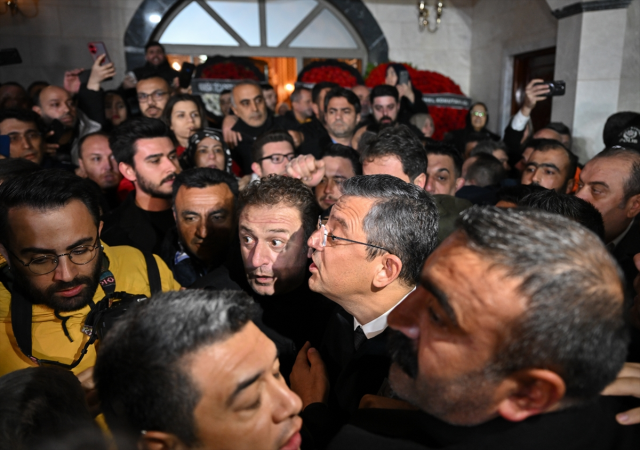 CHP Genel Başkanı Özel'e şehit cenazesinde tepki! 'Özgür dışarı' sloganları atıldı