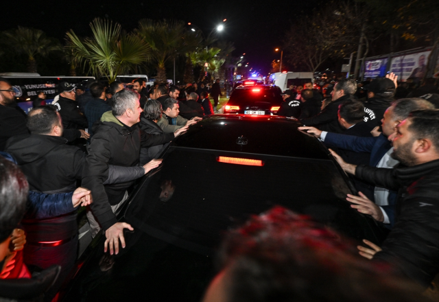 CHP Genel Başkanı Özel'e şehit cenazesinde tepki! 'Özgür dışarı' sloganları atıldı