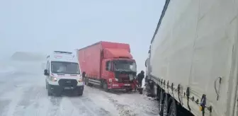 Erzurum'da tır ile kamyonun çarpışması sonucu 1 kişi yaralandı