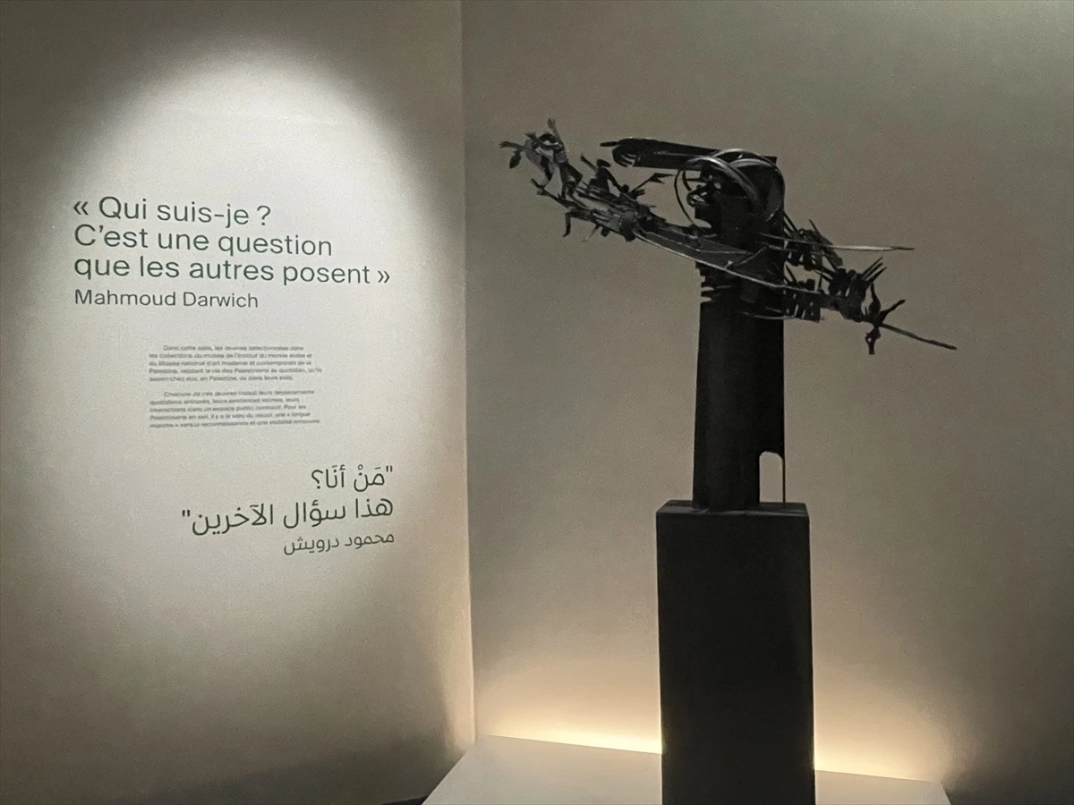 Paris\'teki sergide Gazze\'ye dikkat çeken eserler yer alıyor