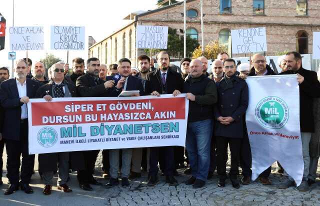 FOX TV binasında toplanan Mil-Diyanet Sen üyeleri, Kızıl Goncalar dizisini protesto etti