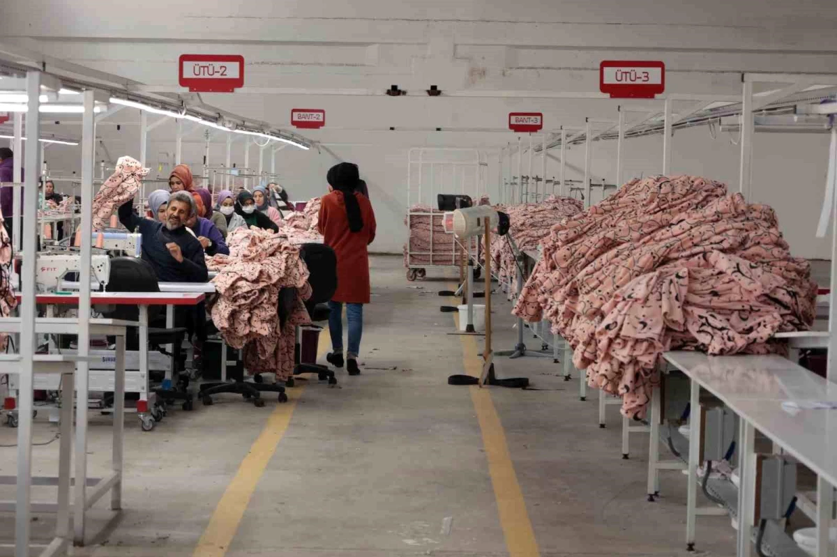 Elbistan Belediye Başkanı Mehmet Gürbüz, tekstil sektöründe ilk ihracat siparişini aldıklarını açıkladı