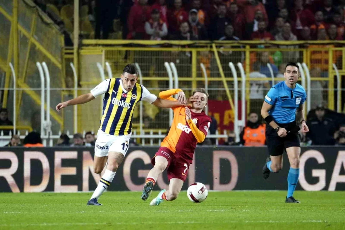 İrfan Can Kahveci, Galatasaray derbisinde sarı kart gördü